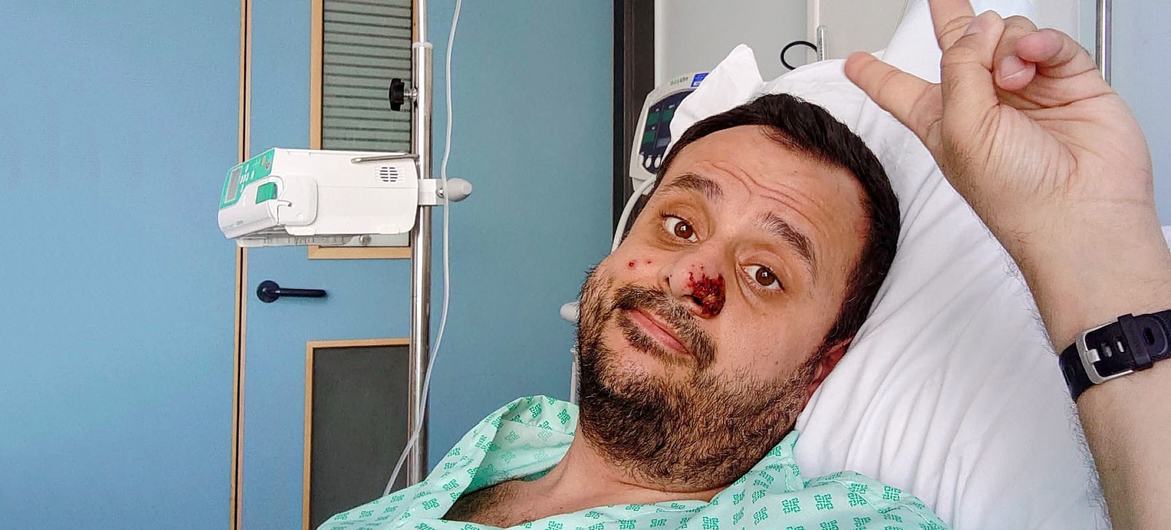 مردی از آبله میمون در بیمارستانی در لندن، بریتانیا بهبود می یابد.