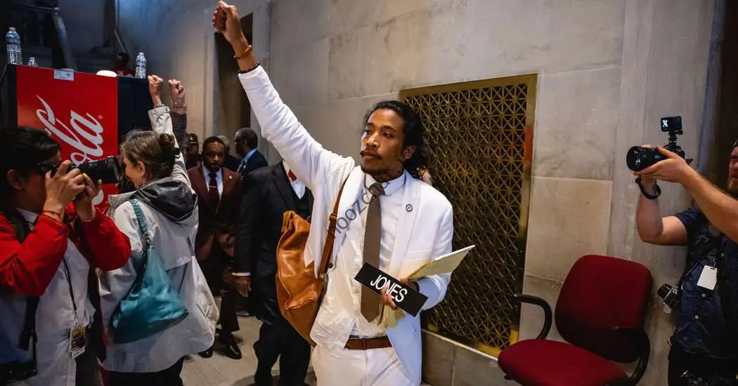 بازگشت جاستین جونز و لباس سفید